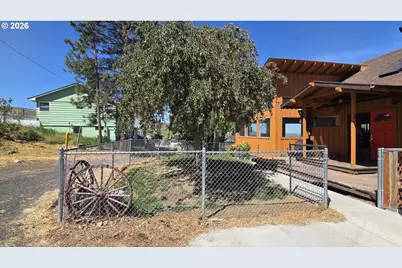 380 Thompson St, Heppner, OR 97836 - Photo 1
