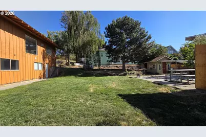 380 Thompson St, Heppner, OR 97836 - Photo 8