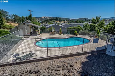 26 NW Mountain View Dr, Roseburg, OR 97471 - Photo 32