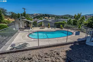 26 NW Mountain View Dr, Roseburg, OR 97471 - Photo 32