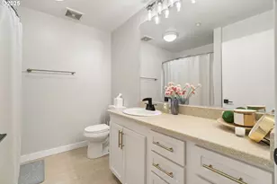 1125 NW 9th Ave, Portland, OR 97209 - Photo 8