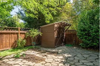 243 Dartmoor Dr, Eugene, OR 97401 - Photo 32