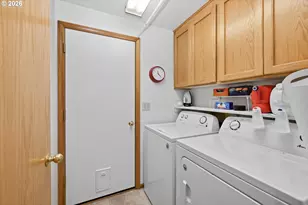 2277 Bonnie Ln, Springfield, OR 97477 - Photo 30