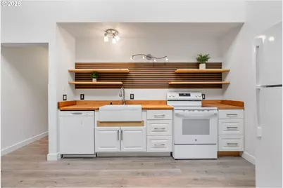 301 N 15th St #201, Hood River, OR 97031 - Photo 6