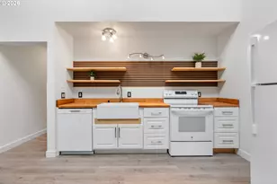 301 N 15th St, Hood River, OR 97031 - Photo 6