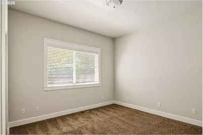 20651 Sierra Dr, Bend, OR 97701 - Photo 12