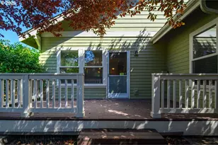 20651 Sierra Dr, Bend, OR 97701 - Photo 2