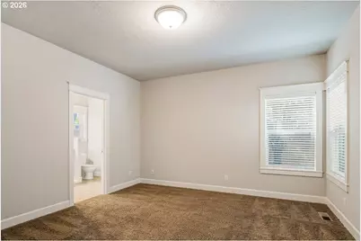 20651 Sierra Dr, Bend, OR 97701 - Photo 10
