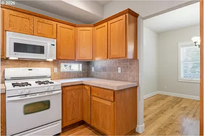 20651 Sierra Dr, Bend, OR 97701 - Photo 6
