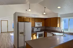 1660 N 18th St, Washougal, WA 98671 - Photo 8