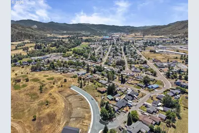946 E 4th Ave, Riddle, OR 97469 - Photo 28