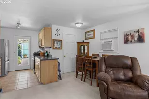 946 E 4th Ave, Riddle, OR 97469 - Photo 12