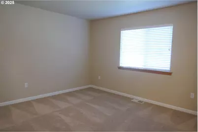 90 NW Birch Ave, Warrenton, OR 97146 - Photo 8