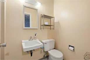 260 N Grand St, Eugene, OR 97402 - Photo 46