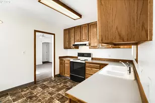 869 E St, Washougal, WA 98671 - Photo 8