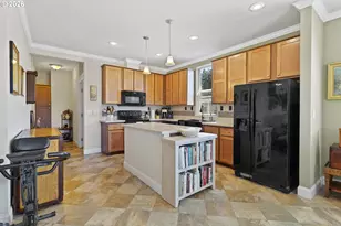 11542 SW Royal Villa Dr, Portland, OR 97224 - Photo 10