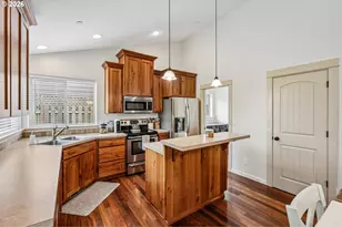 601 N 6th St, Carlton, OR 97111 - Photo 12