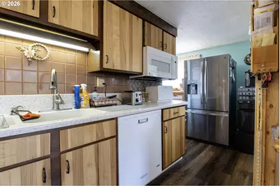 1903 17th St, Florence, OR 97439 - Photo 8