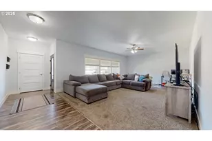 915 SW Coyote Dr, Hermiston, OR 97838 - Photo 2