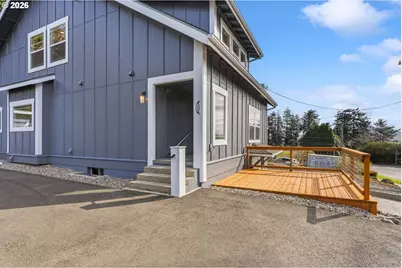 790 Oregon Ave, North Bend, OR 97459 - Photo 2