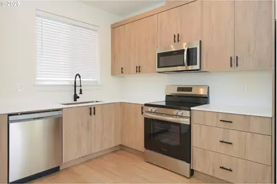 2385 SE 135th Ave #8, Portland, OR 97233 - Photo 4