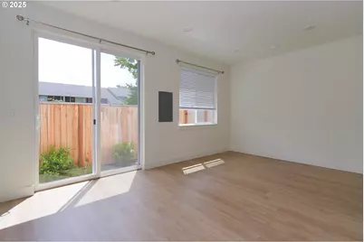 2385 SE 135th Ave #8, Portland, OR 97233 - Photo 8