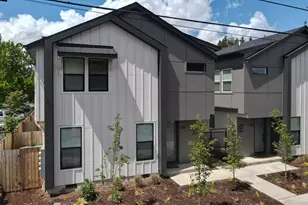 2385 SE 135th Ave, Portland, OR 97233 - Photo 2