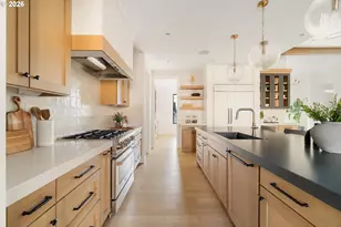 8125 SW Westgate Way, Portland, OR 97225 - Photo 10