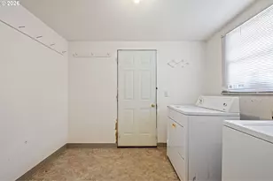 401 Deal St, Junction City, OR 97448 - Photo 22