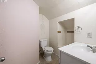 401 Deal St, Junction City, OR 97448 - Photo 18