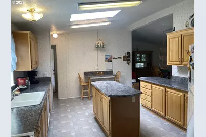 38102 Queens Rd, Marcola, OR 97454 - Photo 18