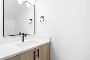 1247 SW Hume Ct, Portland, OR 97219 - Photo 8