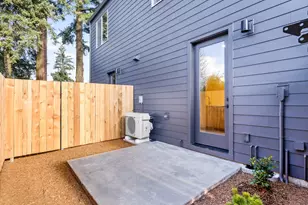 1247 SW Hume Ct, Portland, OR 97219 - Photo 12