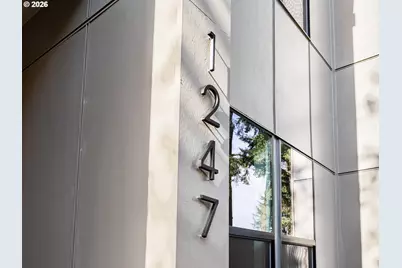 1247 SW Hume Ct, Portland, OR 97219 - Photo 2