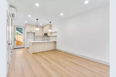 1247 SW Hume Ct, Portland, OR 97219 - Photo 4