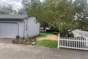 374 Warner Parrott Rd, Oregon City, OR 97045 - Photo 2