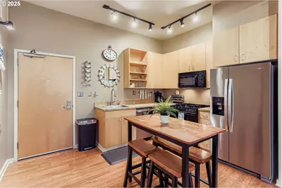 1425 NE 61st Ave #310, Hillsboro, OR 97124 - Photo 4