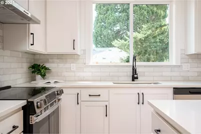 6961 NE Stanton St, Portland, OR 97213 - Photo 16