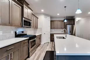 2428 W 8th Ave, Junction City, OR 97448 - Photo 8