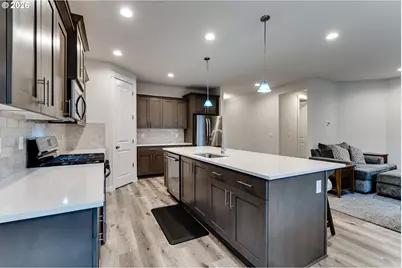 2428 W 8th Ave, Junction City, OR 97448 - Photo 10