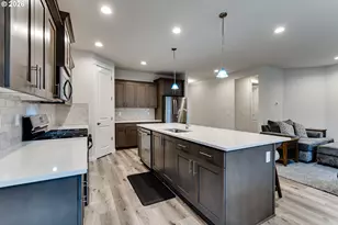 2428 W 8th Ave, Junction City, OR 97448 - Photo 10