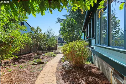 1132 Ash Ave, Cottage Grove, OR 97424 - Photo 28