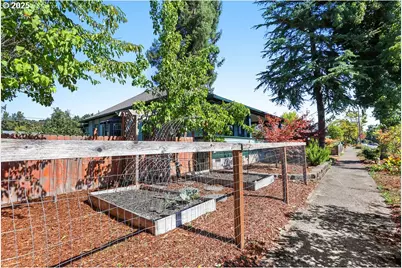 1132 Ash Ave, Cottage Grove, OR 97424 - Photo 4