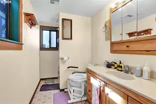 1132 Ash Ave, Cottage Grove, OR 97424 - Photo 32