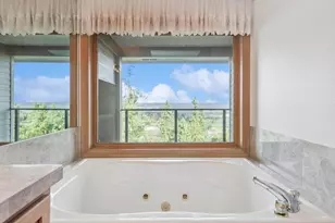 9027 NE Cliff St, Portland, OR 97220 - Photo 30