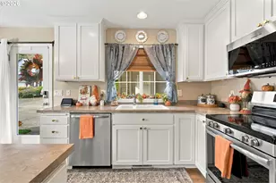 2011 N Redwood St, Canby, OR 97013 - Photo 8