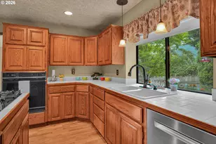 520 SE 15th St, Gresham, OR 97080 - Photo 26