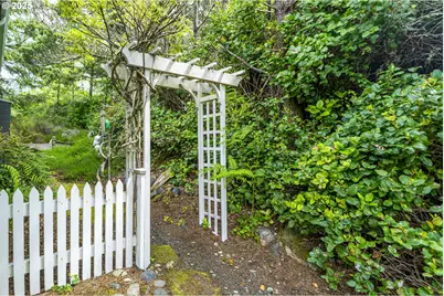 110 SW 61st St, Newport, OR 97366 - Photo 8