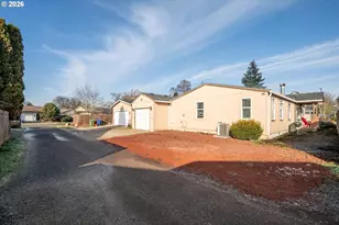 1384 David Ave, Eugene, OR 97404 - Photo 20