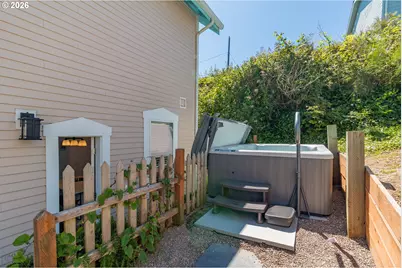 2601 SW Anemone Ave, Lincoln City, OR 97367 - Photo 2
